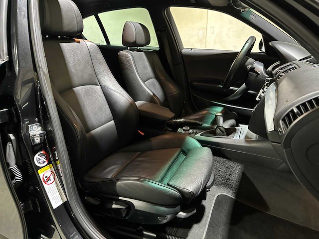 Bmw 130i 3.0 m-sport e87 265pk 2006 1-serie 5-deurs, 18-tb-kr youngtimer - afbeelding 31 van  39