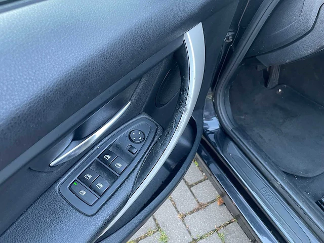 Bmw 2015 3 serie 318d personenauto - afbeelding 17 van  42