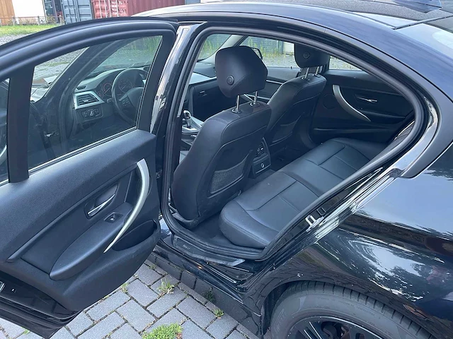 Bmw 2015 3 serie 318d personenauto - afbeelding 18 van  42