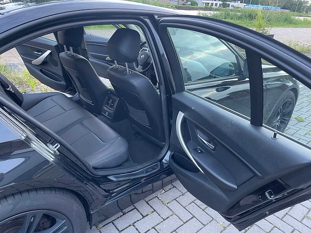 Bmw 2015 3 serie 318d personenauto - afbeelding 20 van  42