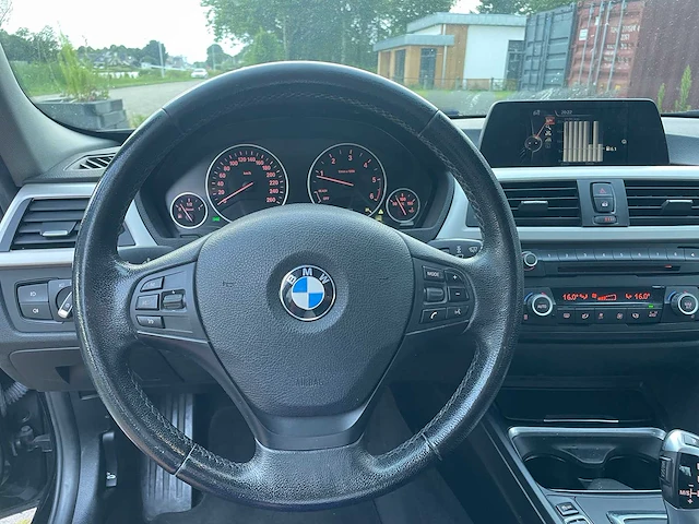 Bmw 2015 3 serie 318d personenauto - afbeelding 26 van  42