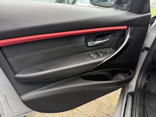 Bmw 3 (f30 lci) 318 da 136 at, 2018 - afbeelding 29 van  31