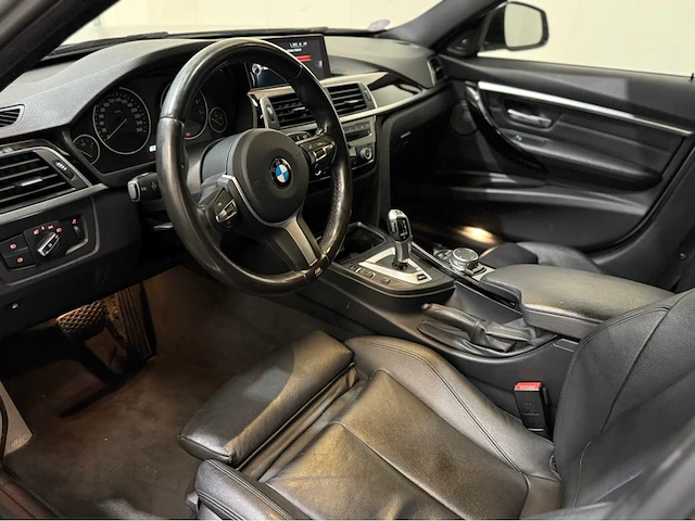 Bmw 3-serie - 330e - m uitgevoerd - personenauto - 2016 - afbeelding 7 van  32