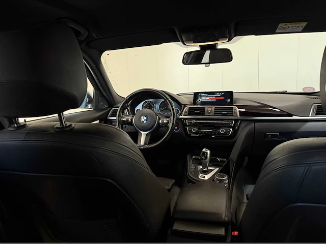 Bmw 3-serie - 330e - m uitgevoerd - personenauto - 2016 - afbeelding 9 van  32