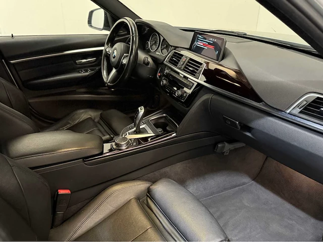 Bmw 3-serie - 330e - m uitgevoerd - personenauto - 2016 - afbeelding 10 van  32