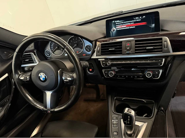 Bmw 3-serie - 330e - m uitgevoerd - personenauto - 2016 - afbeelding 11 van  32