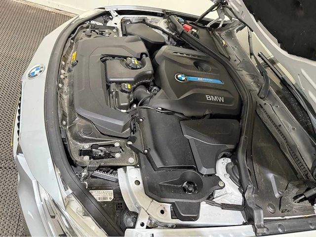 Bmw 3-serie - 330e - m uitgevoerd - personenauto - 2016 - afbeelding 20 van  32