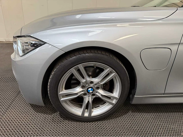 Bmw 3-serie - 330e - m uitgevoerd - personenauto - 2016 - afbeelding 26 van  32