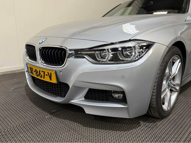 Bmw 3-serie - 330e - m uitgevoerd - personenauto - 2016 - afbeelding 28 van  32