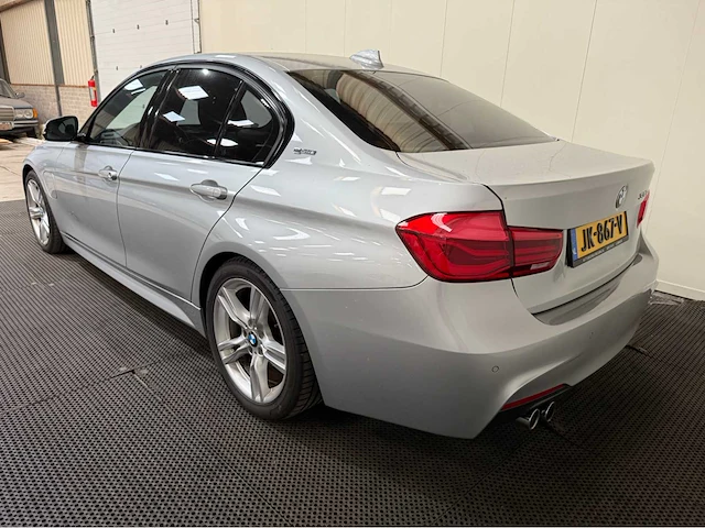 Bmw 3-serie - 330e - m uitgevoerd - personenauto - 2016 - afbeelding 30 van  32
