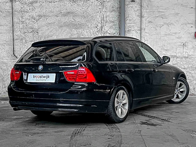 Bmw 3-serie 318i business line 143pk 2010, l-615-rn - afbeelding 2 van  46