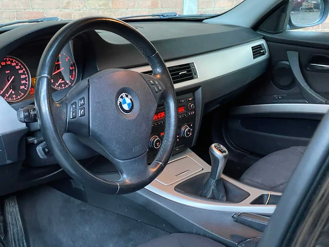 Bmw 3-serie 318i business line 143pk 2010, l-615-rn - afbeelding 11 van  46