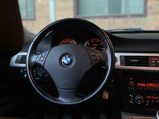 Bmw 3-serie 318i business line 143pk 2010, l-615-rn - afbeelding 15 van  46
