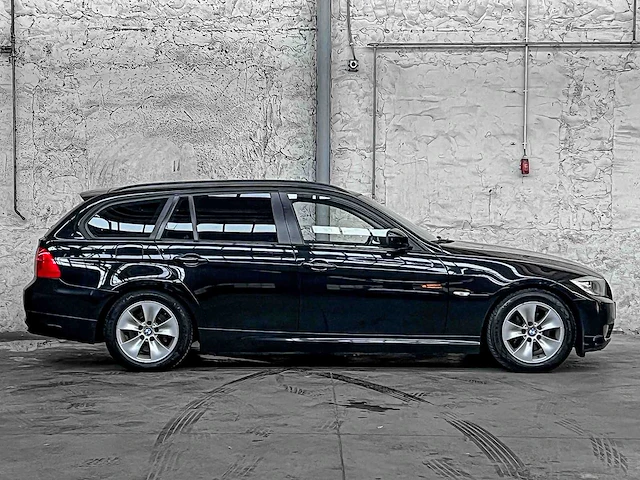 Bmw 3-serie 318i business line 143pk 2010, l-615-rn - afbeelding 45 van  46