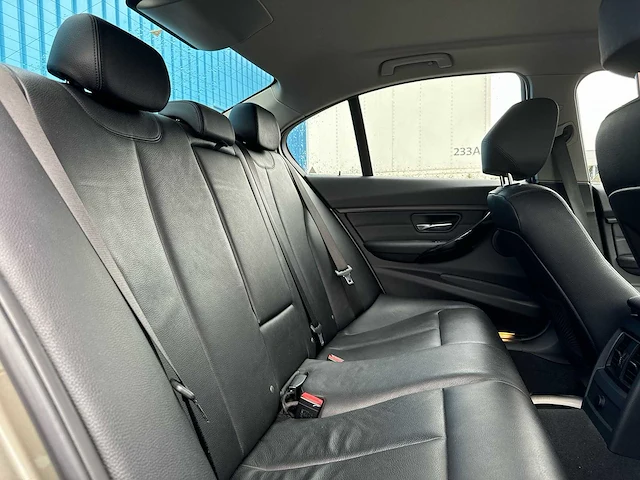 Bmw 3-serie 318i centennial high executive | nn-554-f - afbeelding 16 van  25
