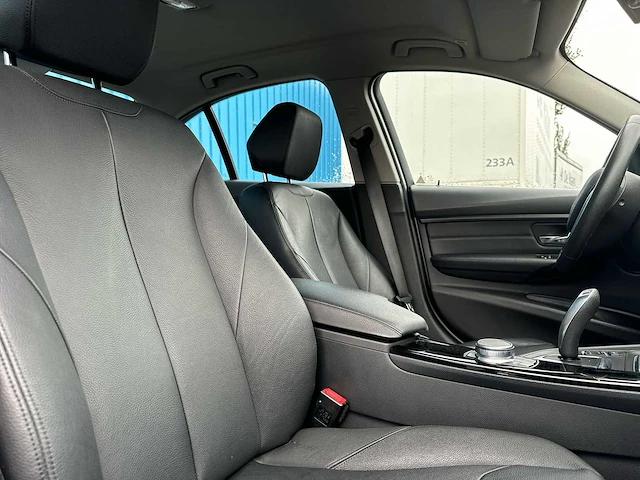 Bmw 3-serie 318i centennial high executive | nn-554-f - afbeelding 17 van  25