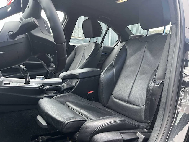 Bmw 3-serie 318i m-sport edition car 2019 | xg-395-g - afbeelding 2 van  27