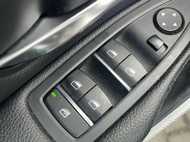 Bmw 3-serie 318i m-sport edition car 2019 | xg-395-g - afbeelding 4 van  27