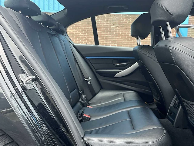 Bmw 3-serie 318i m-sport edition car 2019 | xg-395-g - afbeelding 16 van  27