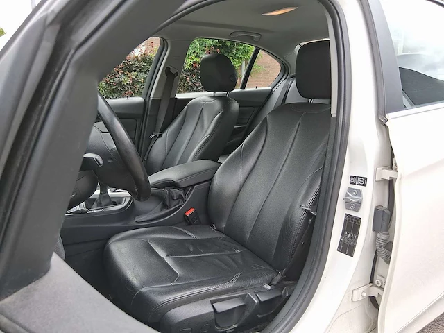 Bmw 3-serie 320i efficientdynamics edition executive 2013 | 5-kjx-59 - afbeelding 2 van  35