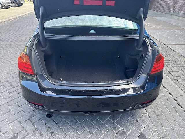 Bmw 3-serie 320i executive car 2012| 64-xdj-7 - afbeelding 13 van  26