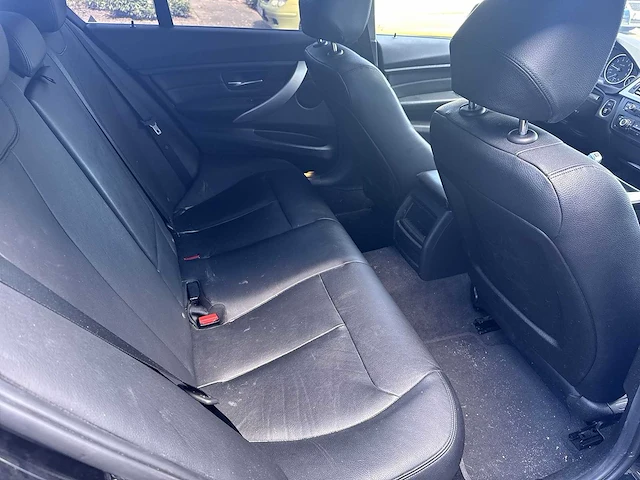 Bmw 3-serie 320i executive car 2012| 64-xdj-7 - afbeelding 16 van  26
