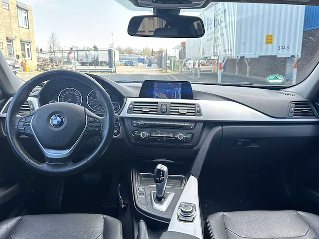 Bmw 3-serie 320i executive car 2012| 64-xdj-7 - afbeelding 17 van  26