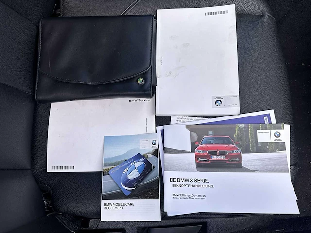 Bmw 3-serie 320i executive car 2012| 64-xdj-7 - afbeelding 19 van  26
