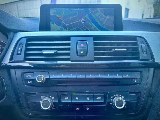 Bmw 3-serie 320i high executive; 88-xkj-4 - afbeelding 7 van  19