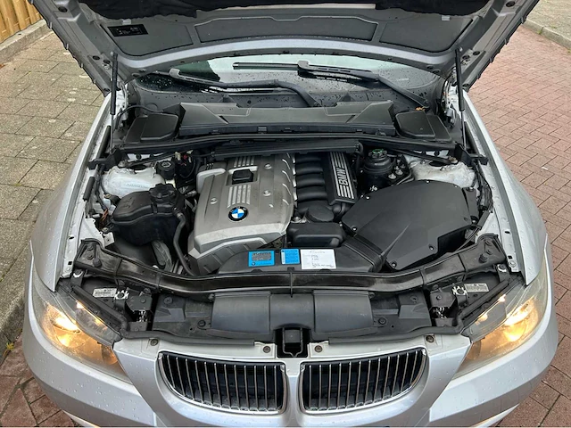 Bmw 3-serie 325i e90 personenauto - afbeelding 2 van  33
