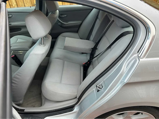 Bmw 3-serie 325i e90 personenauto - afbeelding 4 van  33