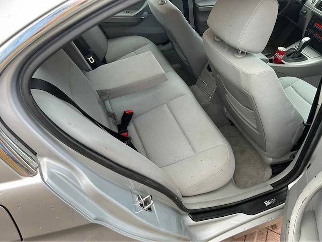 Bmw 3-serie 325i e90 personenauto - afbeelding 7 van  33