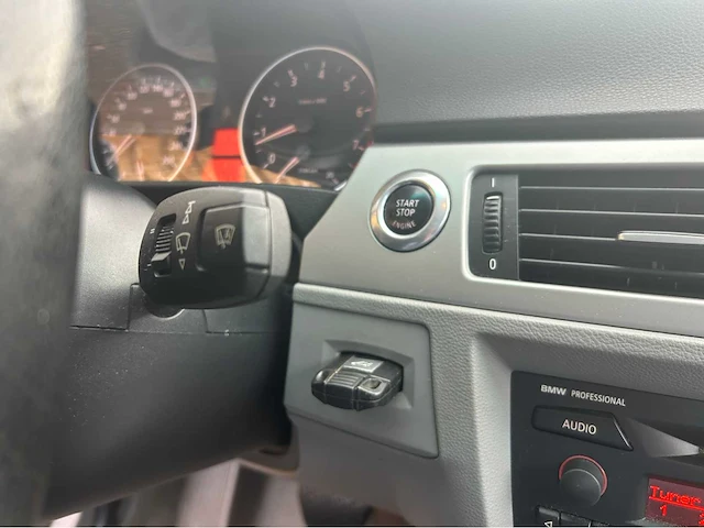 Bmw 3-serie 325i e90 personenauto - afbeelding 11 van  33