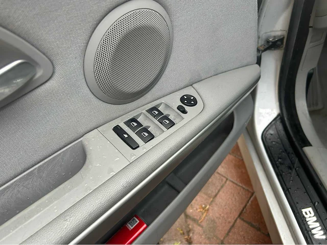 Bmw 3-serie 325i e90 personenauto - afbeelding 13 van  33