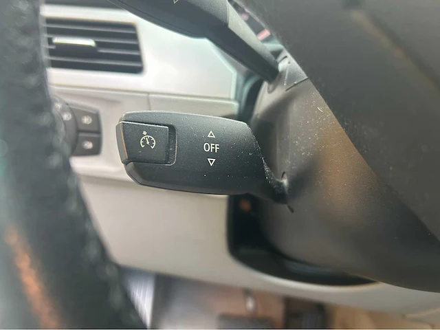 Bmw 3-serie 325i e90 personenauto - afbeelding 16 van  33
