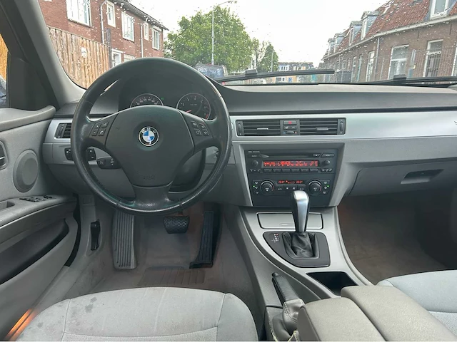 Bmw 3-serie 325i e90 personenauto - afbeelding 17 van  33