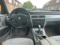 Bmw 3-serie 325i e90 personenauto - afbeelding 17 van  33