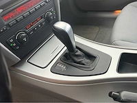 Bmw 3-serie 325i e90 personenauto - afbeelding 18 van  33