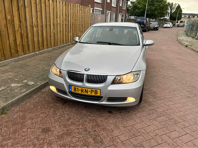 Bmw 3-serie 325i e90 personenauto - afbeelding 12 van  33