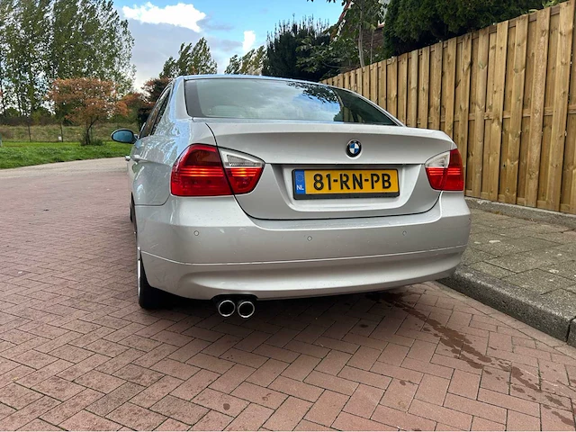 Bmw 3-serie 325i e90 personenauto - afbeelding 28 van  33