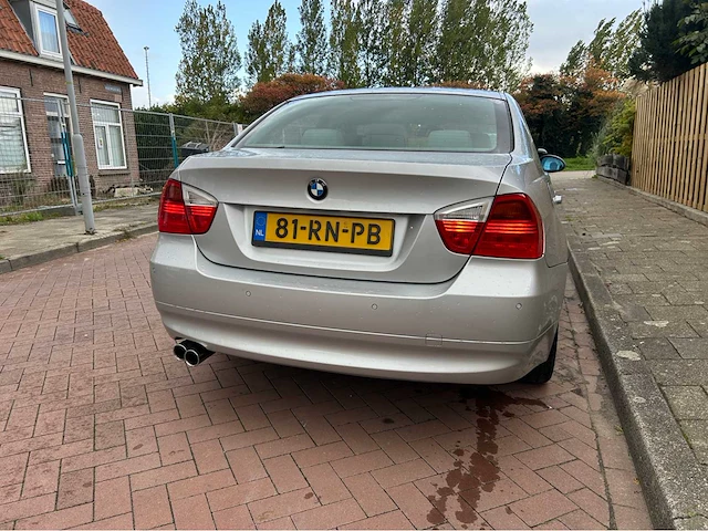 Bmw 3-serie 325i e90 personenauto - afbeelding 29 van  33