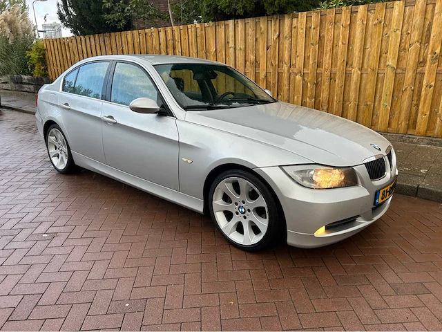 Bmw 3-serie 325i e90 personenauto - afbeelding 30 van  33