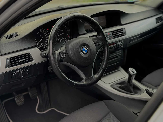 Bmw 3-serie touring 320i business line 2008 01-ghk-8 - afbeelding 2 van  17