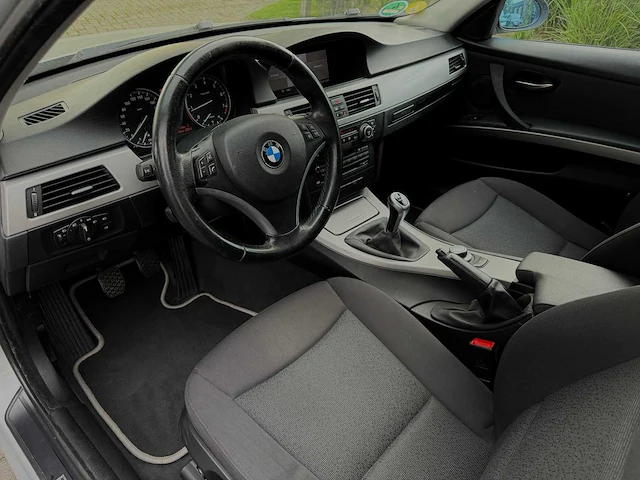 Bmw 3-serie touring 320i business line 2008 01-ghk-8 - afbeelding 4 van  17