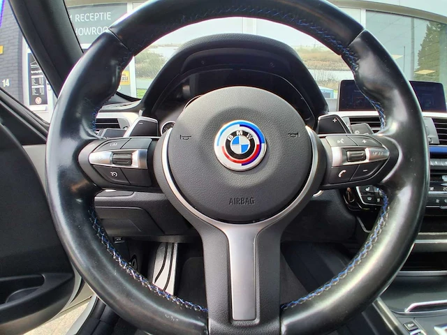 Bmw 3-serie touring 320i high executive m sport 2017 | np-050-r - afbeelding 35 van  45