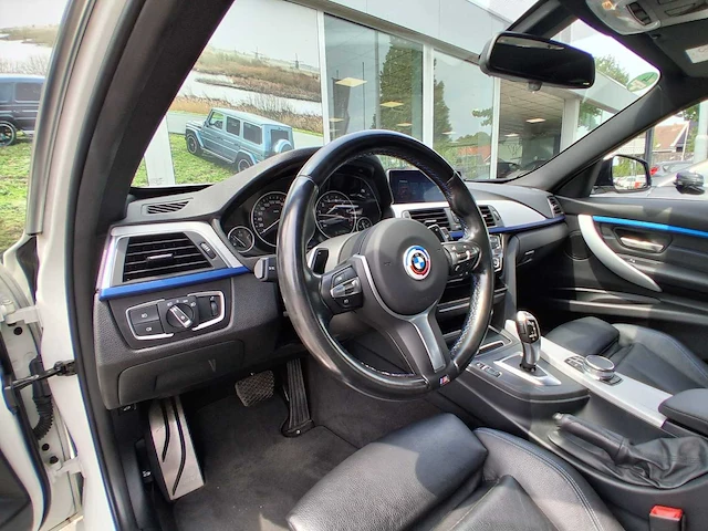 Bmw 3-serie touring 320i high executive m sport 2017 | np-050-r - afbeelding 36 van  45
