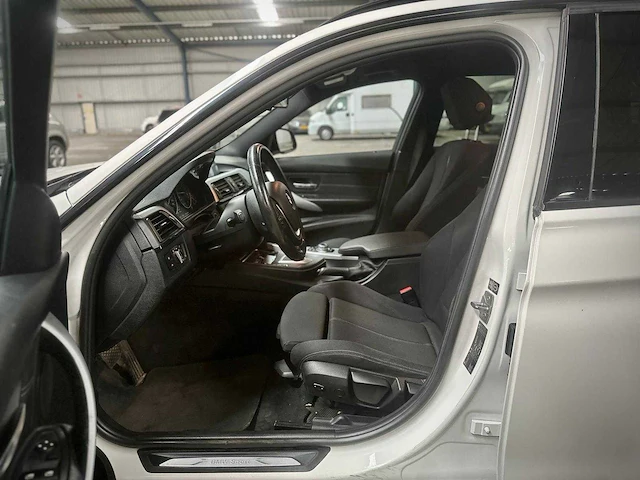 Bmw 3 serie touring 320i upgrade edition , ; 1-sbf-43 - afbeelding 11 van  15