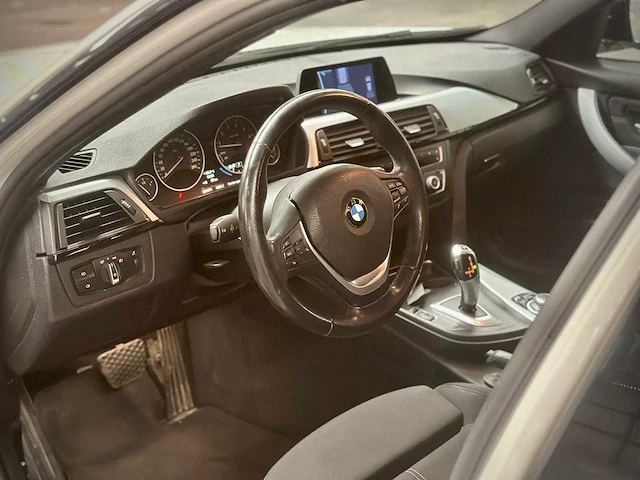 Bmw 3 serie touring 320i upgrade edition , ; 1-sbf-43 - afbeelding 12 van  15