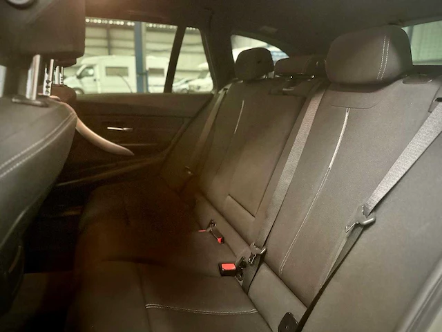 Bmw 3 serie touring 320i upgrade edition , ; 1-sbf-43 - afbeelding 15 van  15