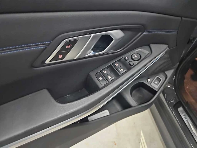 Bmw 3-serie touring 330e xdrive 2023 | s-105-ll - afbeelding 15 van  31